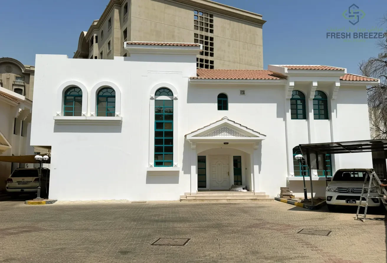 4BHK+1 SEMI-FURNISHED COMPOUND VILLA IN AL SADD - Villa in Al Sadd Road