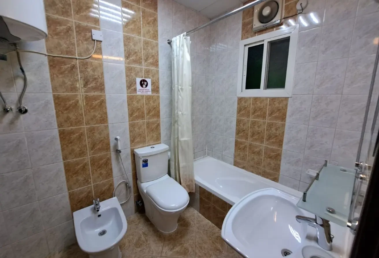 Available 3BHK Unfurnished Flat near Musheireb! - Apartment in Musheireb