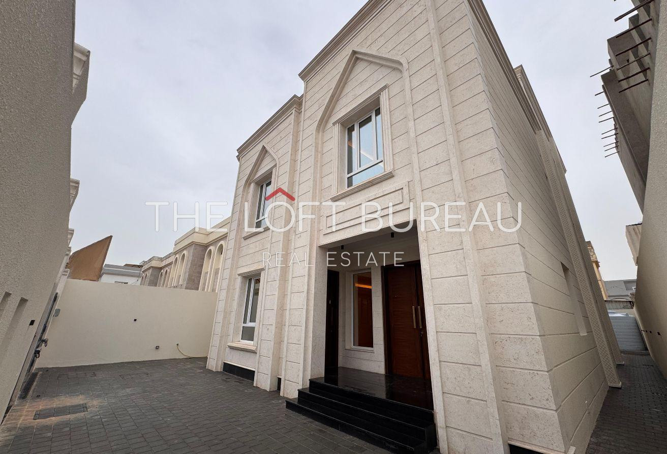 فيلا 7 غرف نوم في المريخ جديدة اول ساكن تشطيب راقى