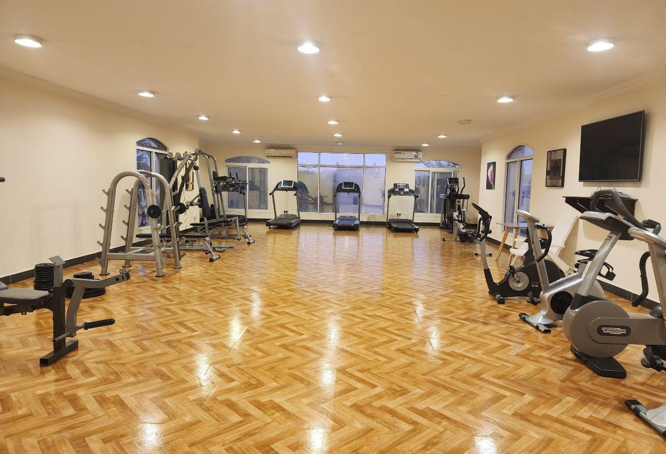 Upscale UF 3 Bedroom + Maid Room, Big Terrace - Compound Villa in Street 871