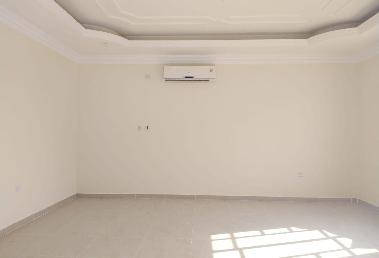 SPACIOUS UF 5BR ATTACHED VILLA-AIN KHALED - Duplex in Ain Khaled