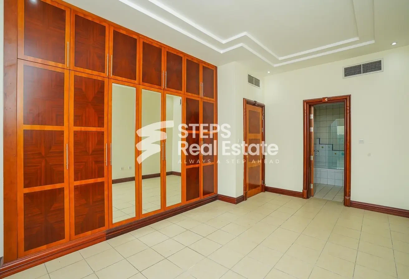 Amazing Deal! 5BHK Compound Villa with Backyard - Compound Villa in West Bay Lagoon Street