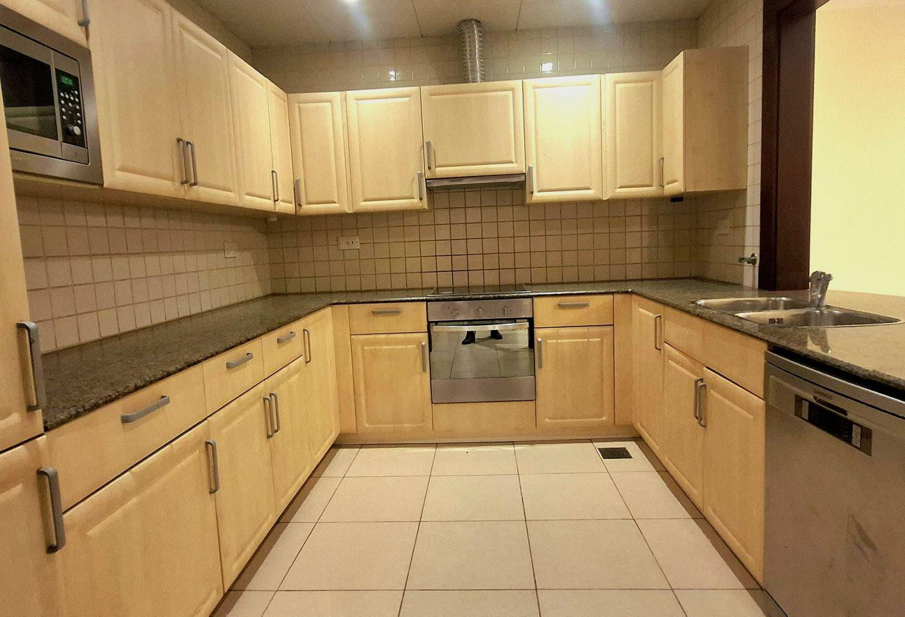 SPACIOUS 1 BHK | 1 MONTH FREE | HUGE BALCONY - Apartment in Tower 24