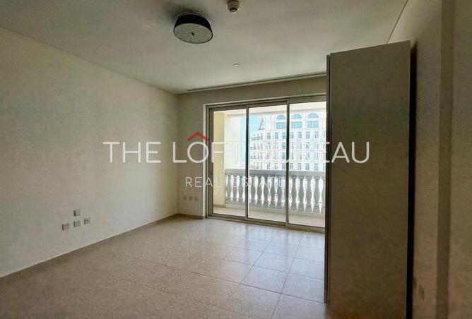 SPACIOUS 3+MAID|SEMI FURNISHED|HOT OFFER