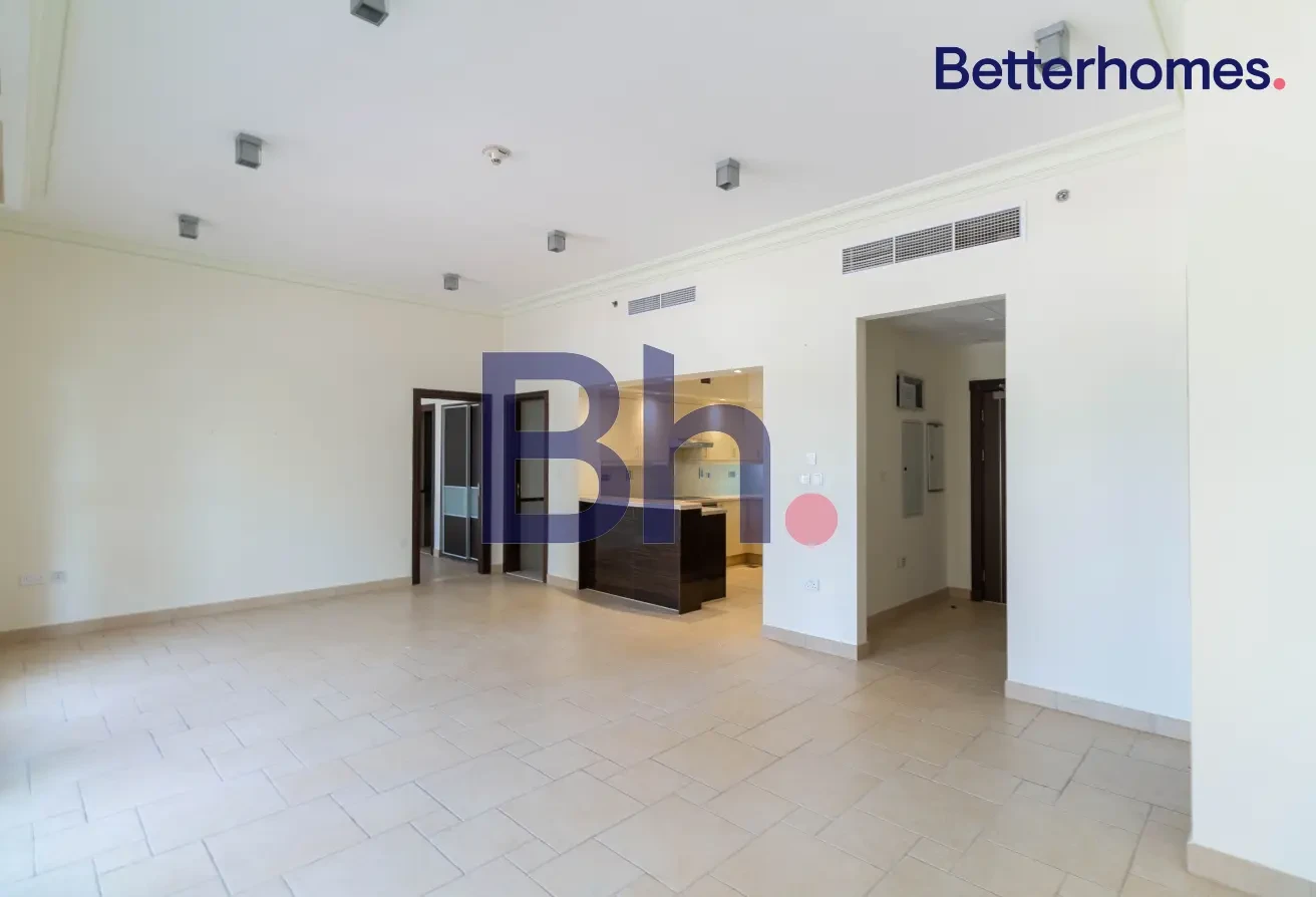 SEMI-FURNISHED 2BR | SPACIOUS | NEAR CAFES - Apartment in Doha