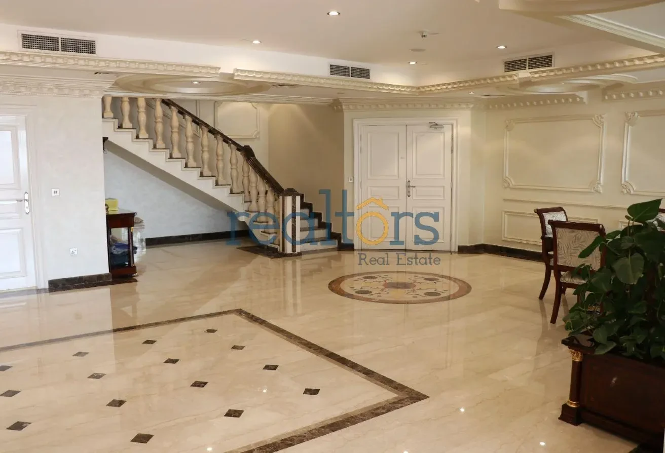 Stunning 5BR + Maid Penthouse | Marina - Penthouse in West Porto Drive