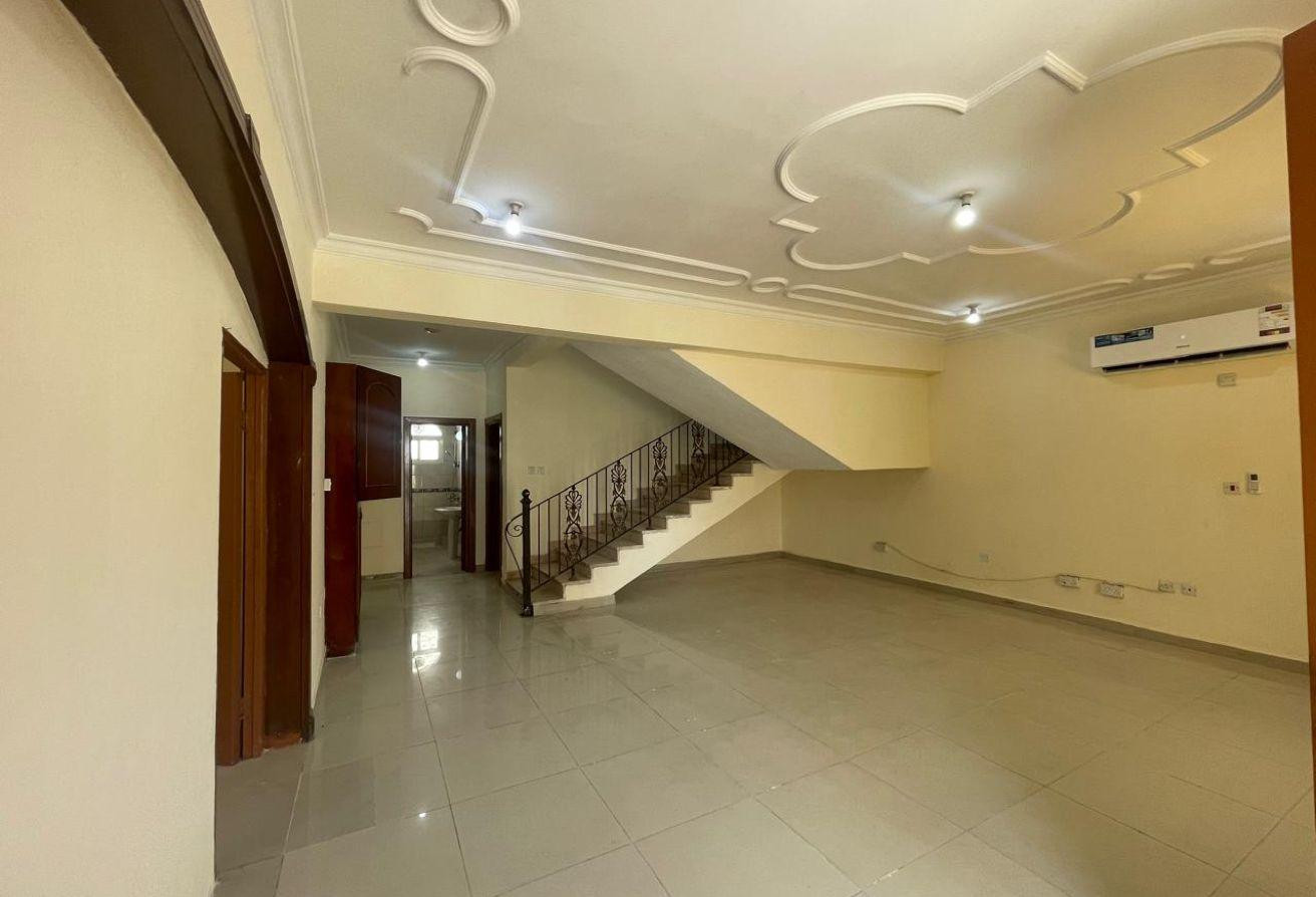 villa for rent in Ain Khaled unfurnished - Villa in Ain Khaled