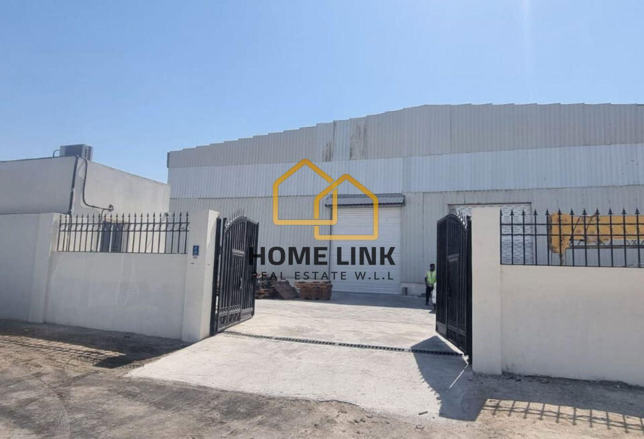 Warehouse with Labor Rooms in Birkat Al Awamer