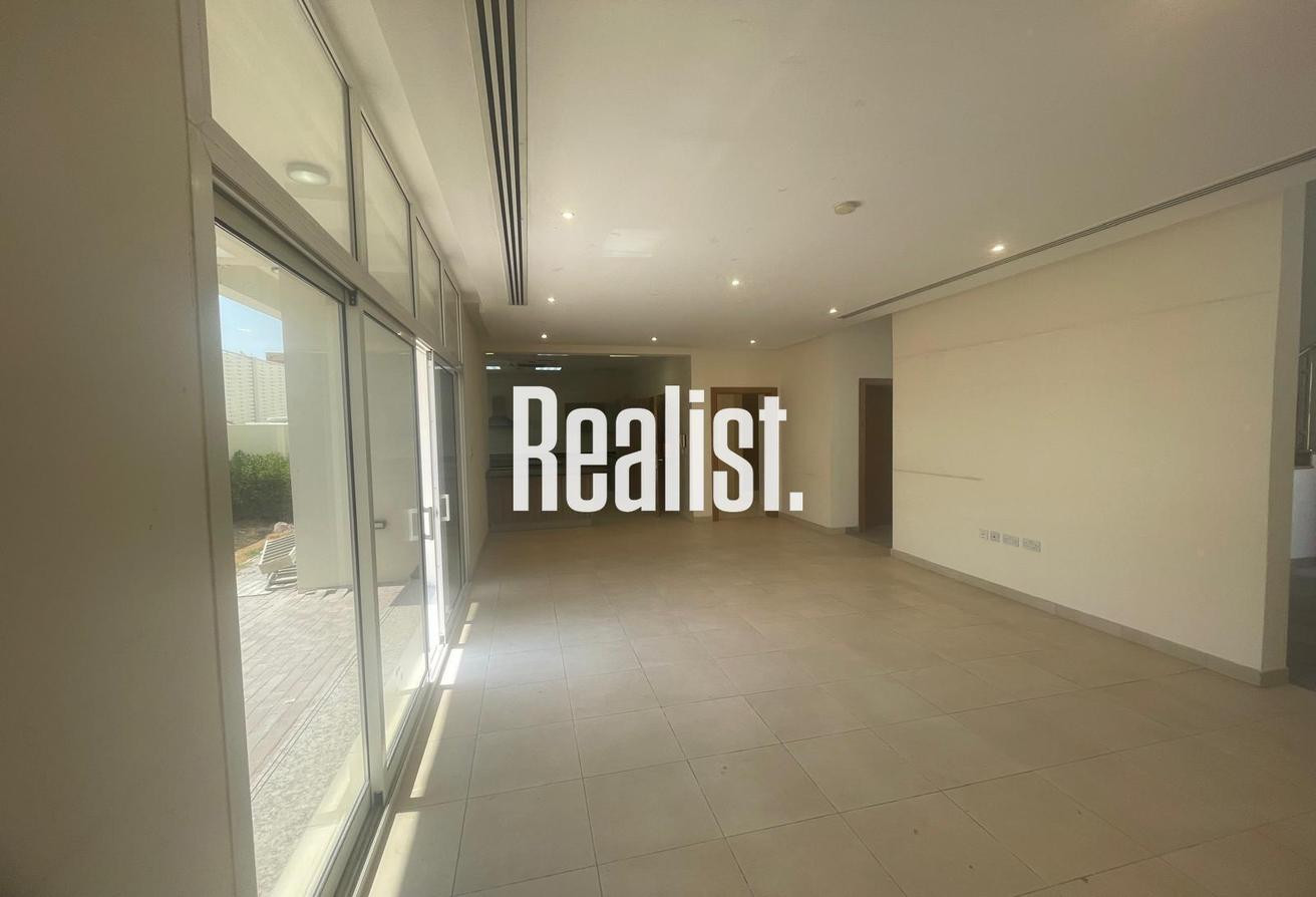 PRIVATE POOL || 5 BEDROOM VILLA || SEMI FURNISHED - Villa in Umm Al Seneem Street