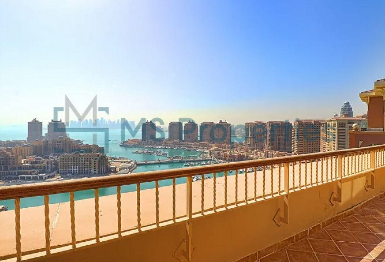 Fully Renovated Penthouse 4 BR plus Maid | Porto |