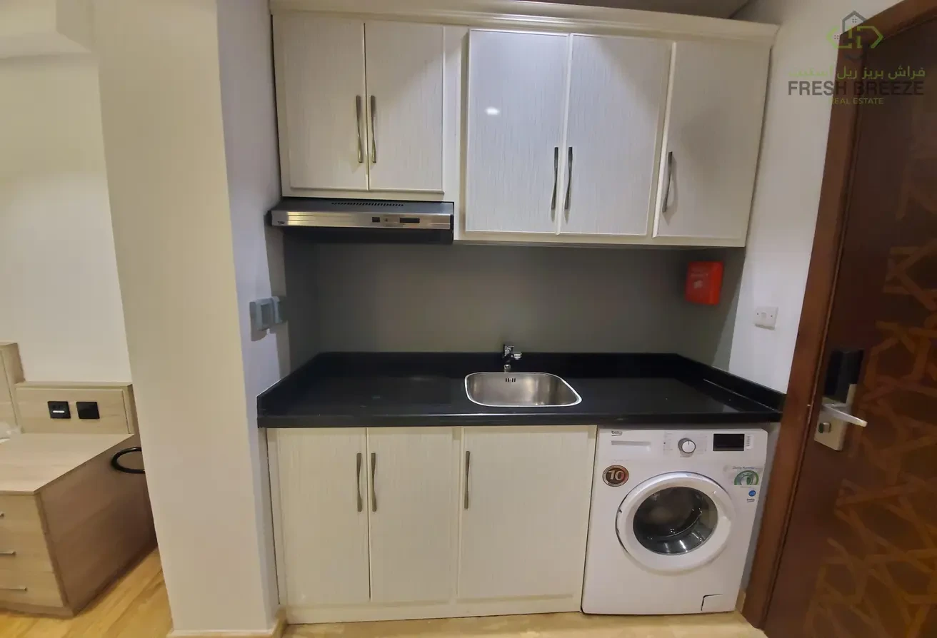 Luxury 1BHK Studio Fully Furnished in Al Nasr - Apartment in Al Nasr Street