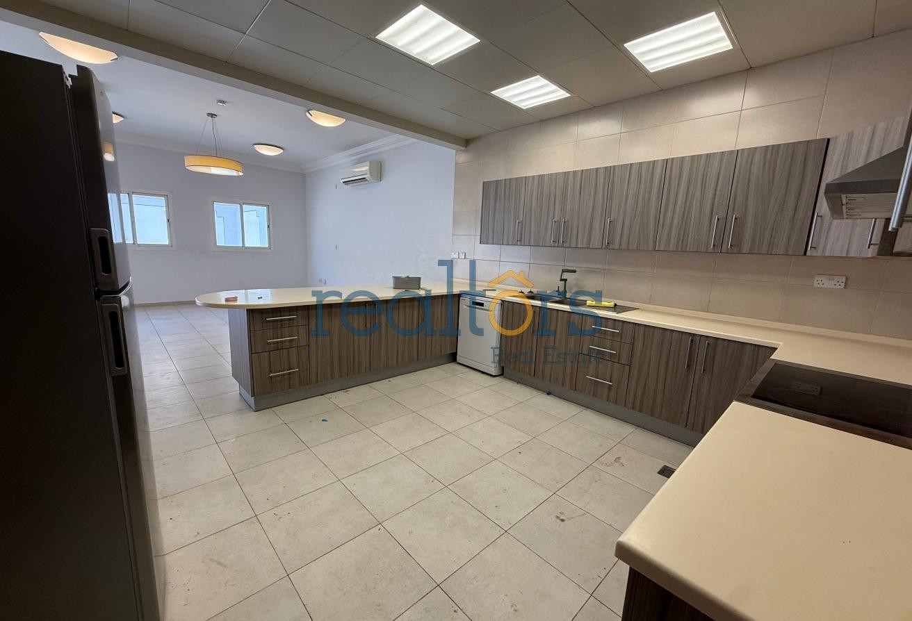 Spacious SF 4 BR Villa + Maid | Gated Community - Compound Villa in Wadi Al Shaheeniya Street