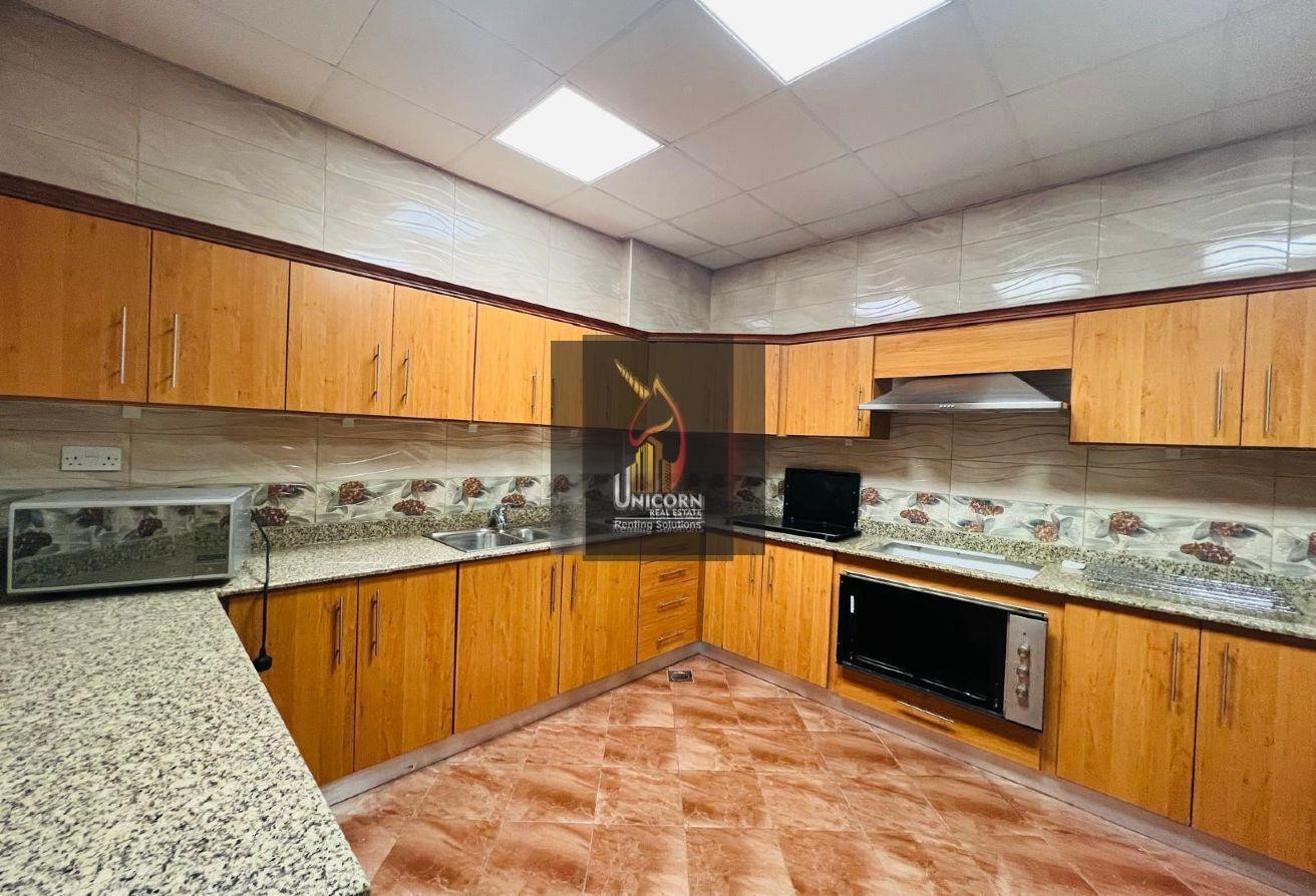 Well-Maintained 3-Bedroom | SF | Great Amenities - Compound Villa in Bu Hamour Street