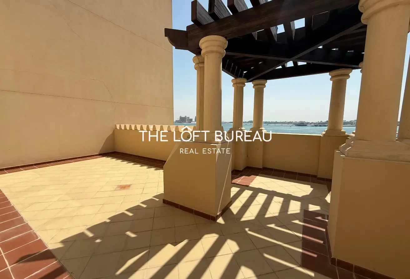 Charming! 4BHK Plus Maid Townhouse Marina View - Townhouse in Doha