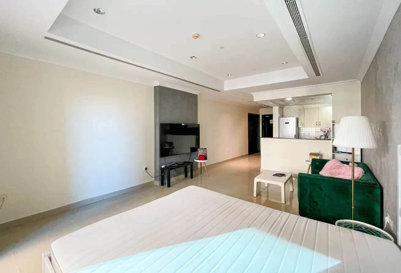 Grab It now | Luxury studio for rent | FF| Balcony - Apartment in West Porto Drive