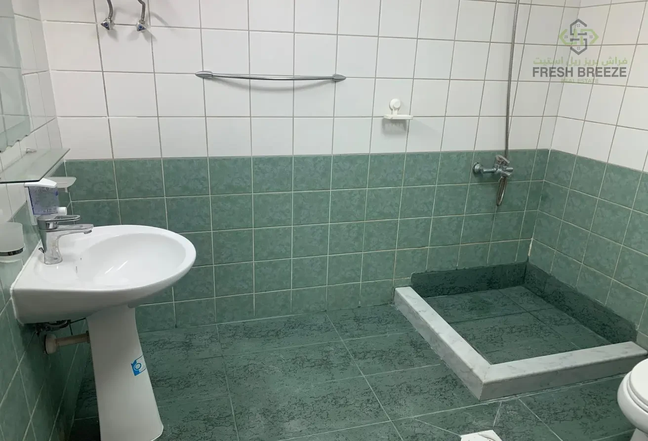 2BR Un-Furnished Apartment For Family - Apartment in Umm Ghuwailina 4