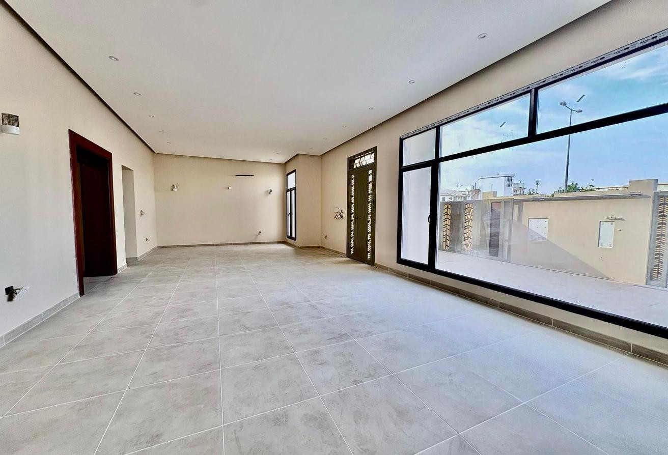 LUXURY VILLA - PRIME LOCATION - SPACIOUS - Villa in Al Maamoura