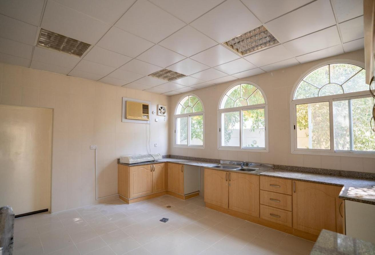 Unfurnished 4 Bedroom + Maid | For Family - Apartment in West Bay Lagoon