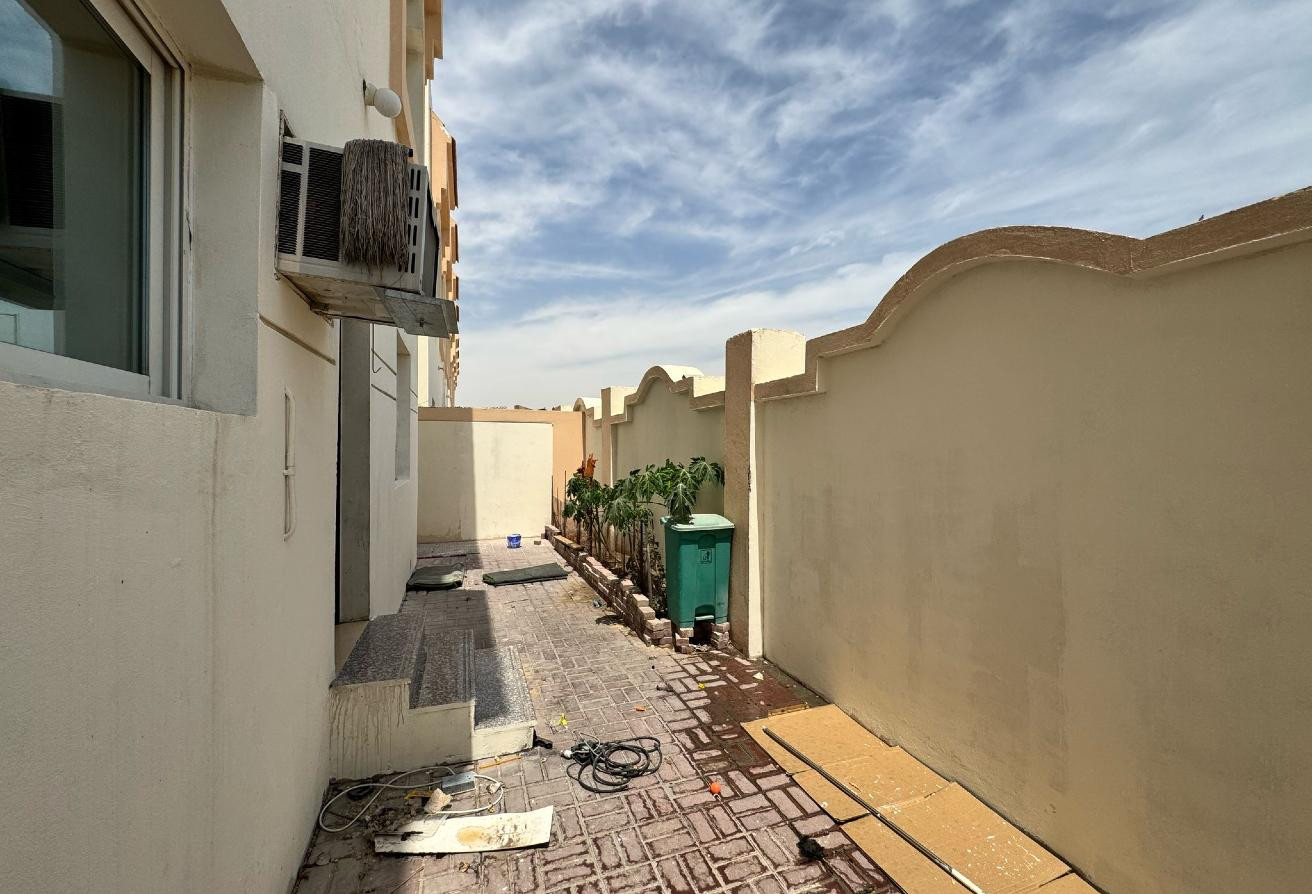 Compound Villa| 05 Bedrooms| Aziziya - Compound Villa in Al Azizia Street