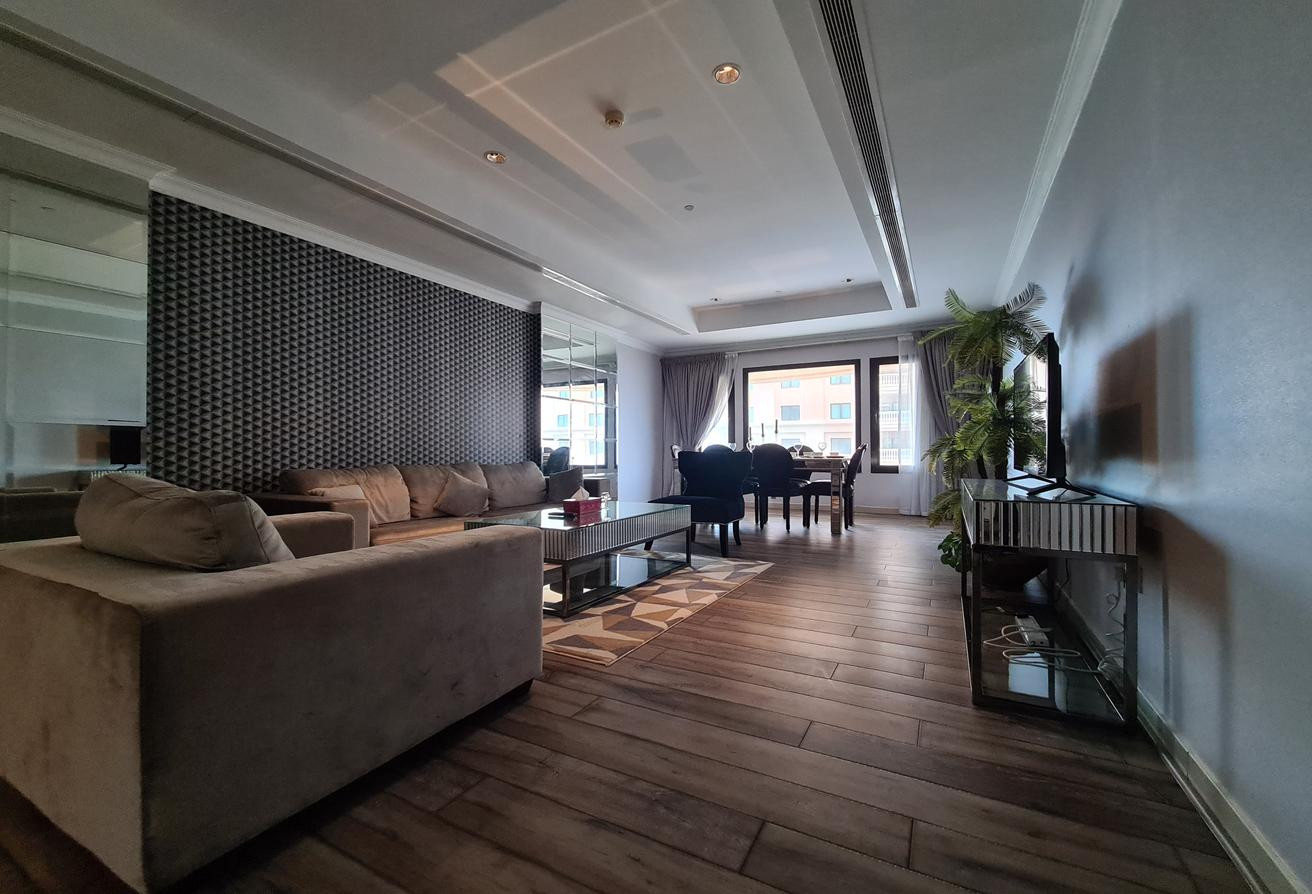 Large FF 1 BR + office | Modern and Bright - Apartment in East Porto Drive