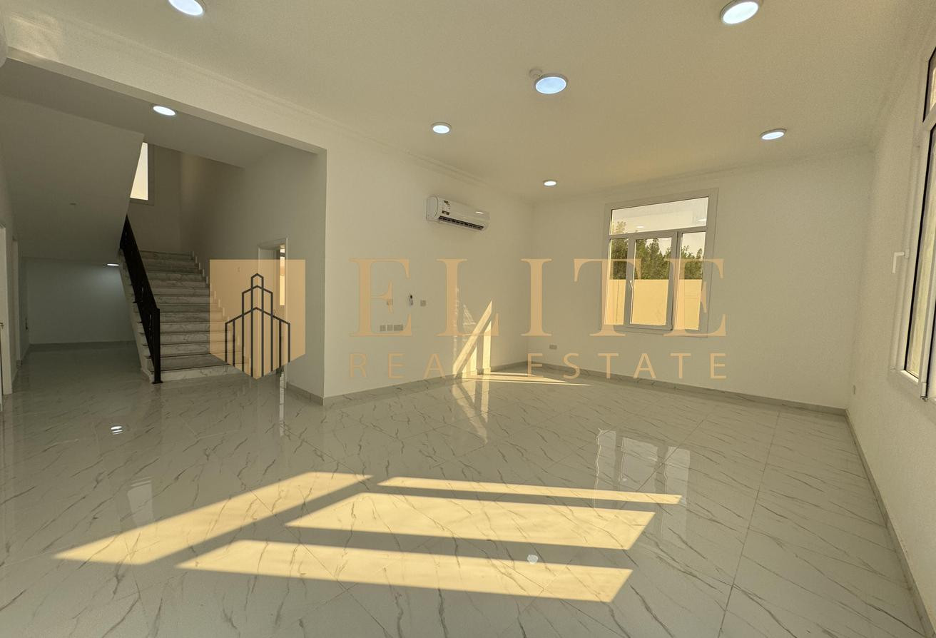 7 Master Bedrooms Stand-Alone Villa with Majlis - Villa in Umm Al Amad