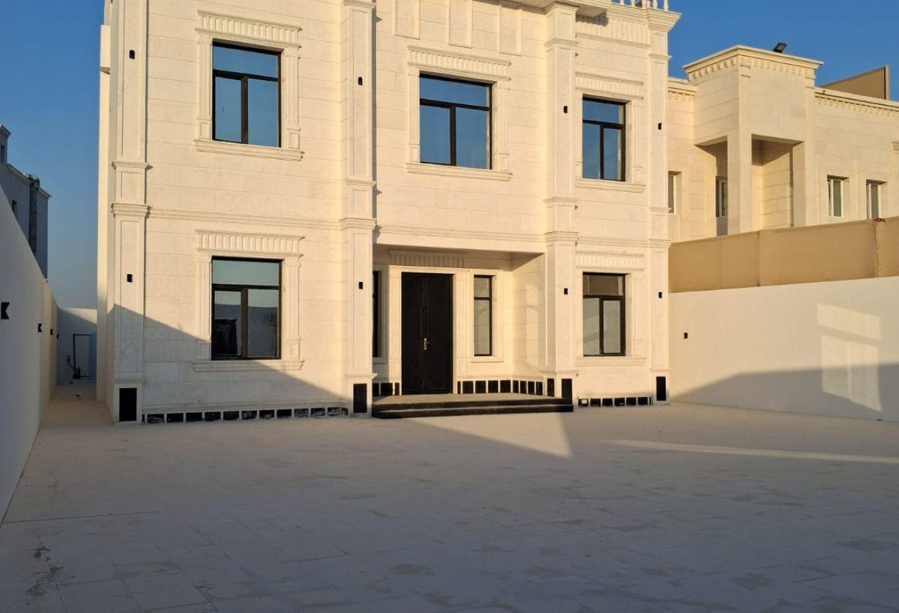 Luxurious 7-Bedroom Villa for Sale - Villa in Umm Qarn