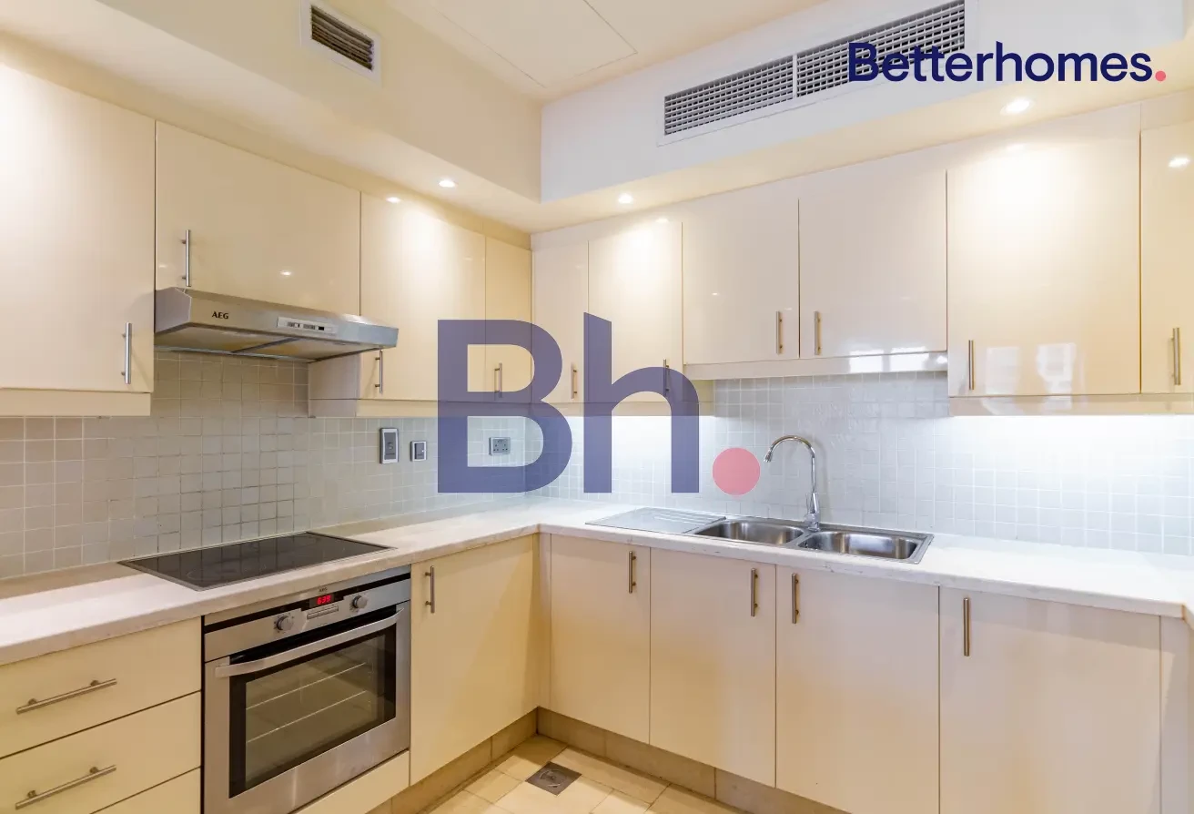 SEMI-FURNISHED 2BR | SPACIOUS | NEAR CAFES - Apartment in Doha