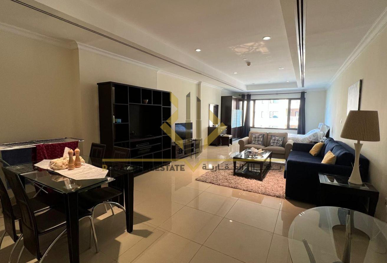 Luxurious Studio Apartment in Porto Arabia - Studio Apartment in West Porto Drive