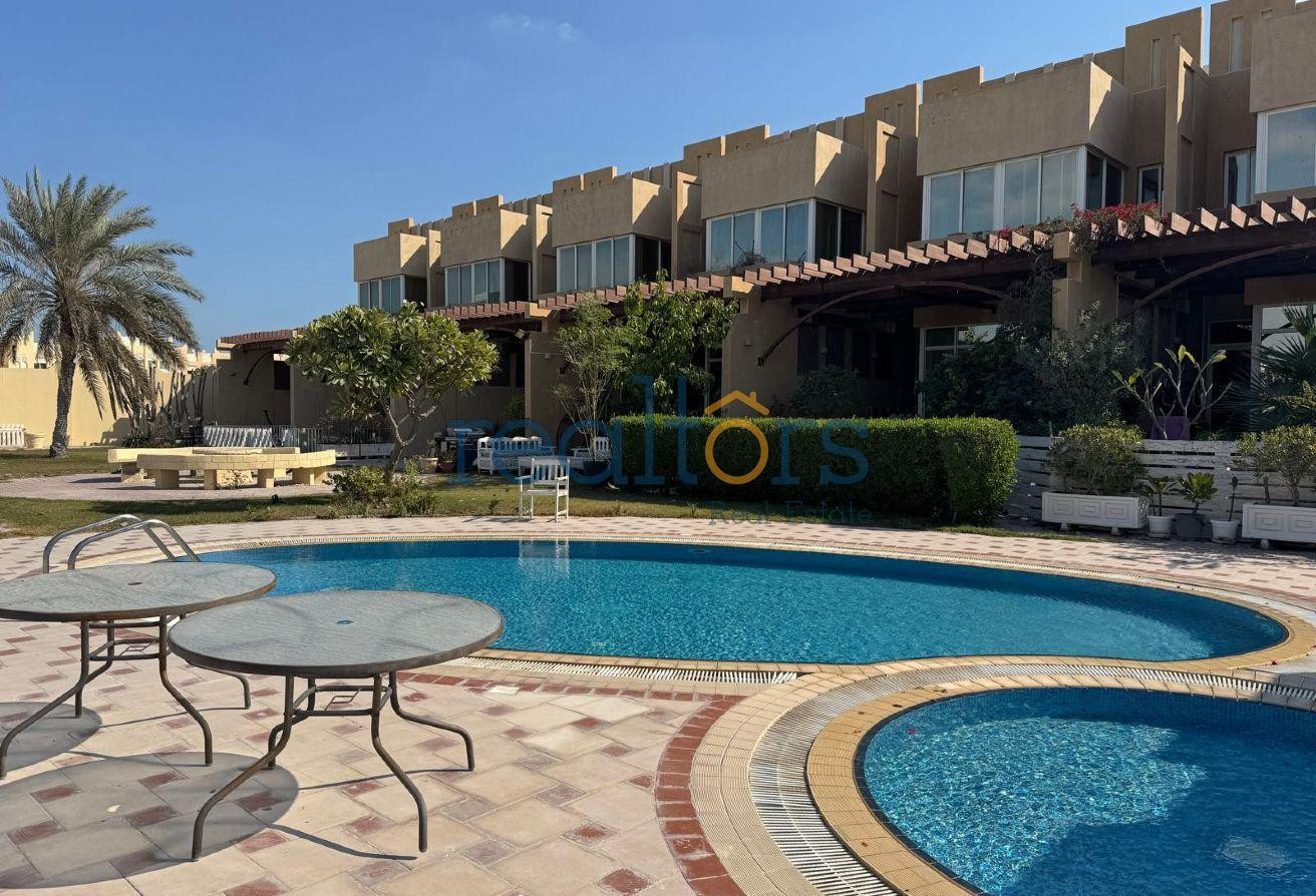 Luxury waterfront 4+Maid villa with private Garden - Compound Villa in West Bay Lagoon