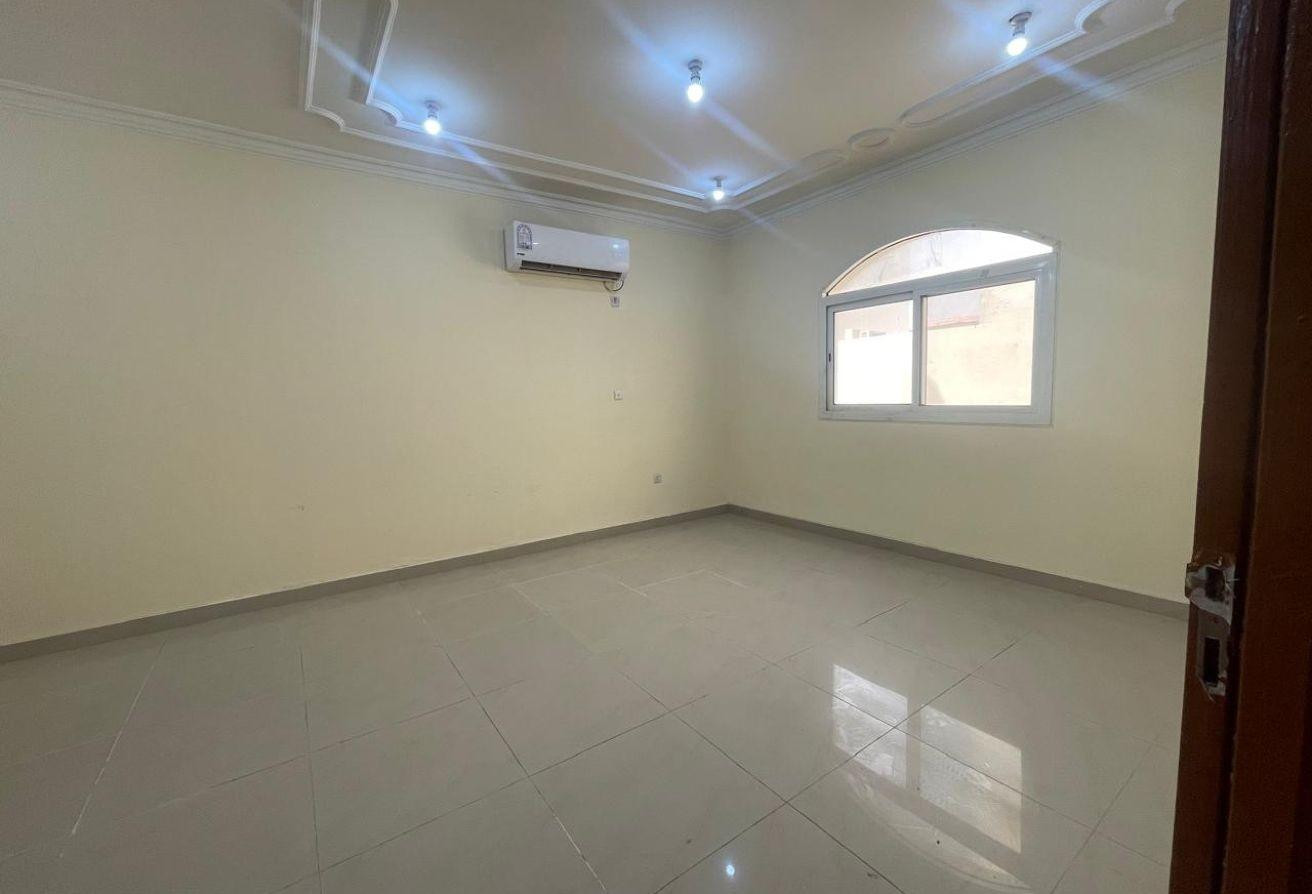 villa for rent in Ain Khaled unfurnished - Villa in Ain Khaled