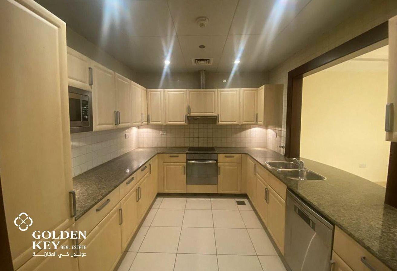 Big Balcony | Semi-Furnished 2BR | +1 Month Free - Apartment in West Porto Drive