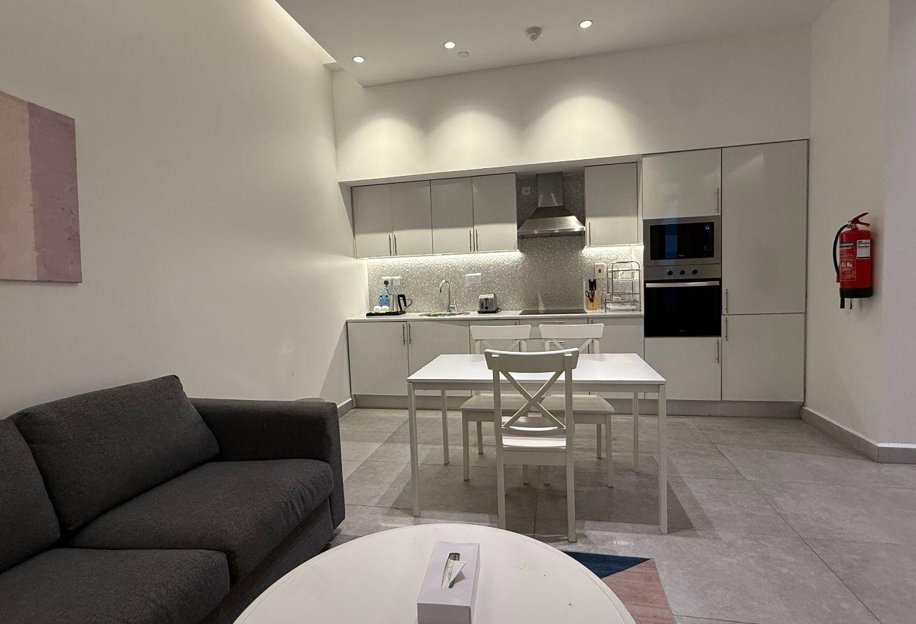 1 Bedroom luxurious &amp; fully service Apartment - Apartment in Ramada Tower