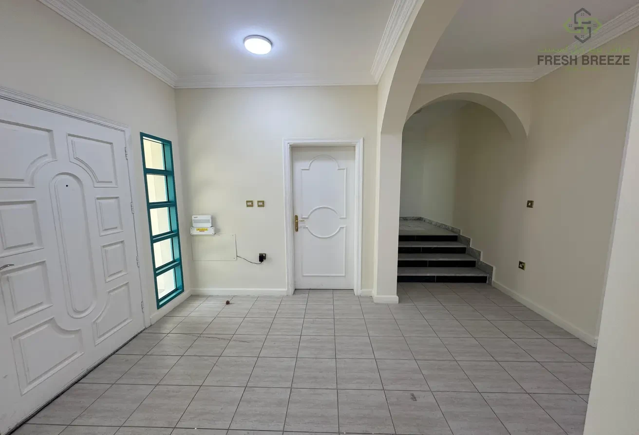 4BHK+1 SEMI-FURNISHED COMPOUND VILLA IN AL SADD - Villa in Al Sadd Road