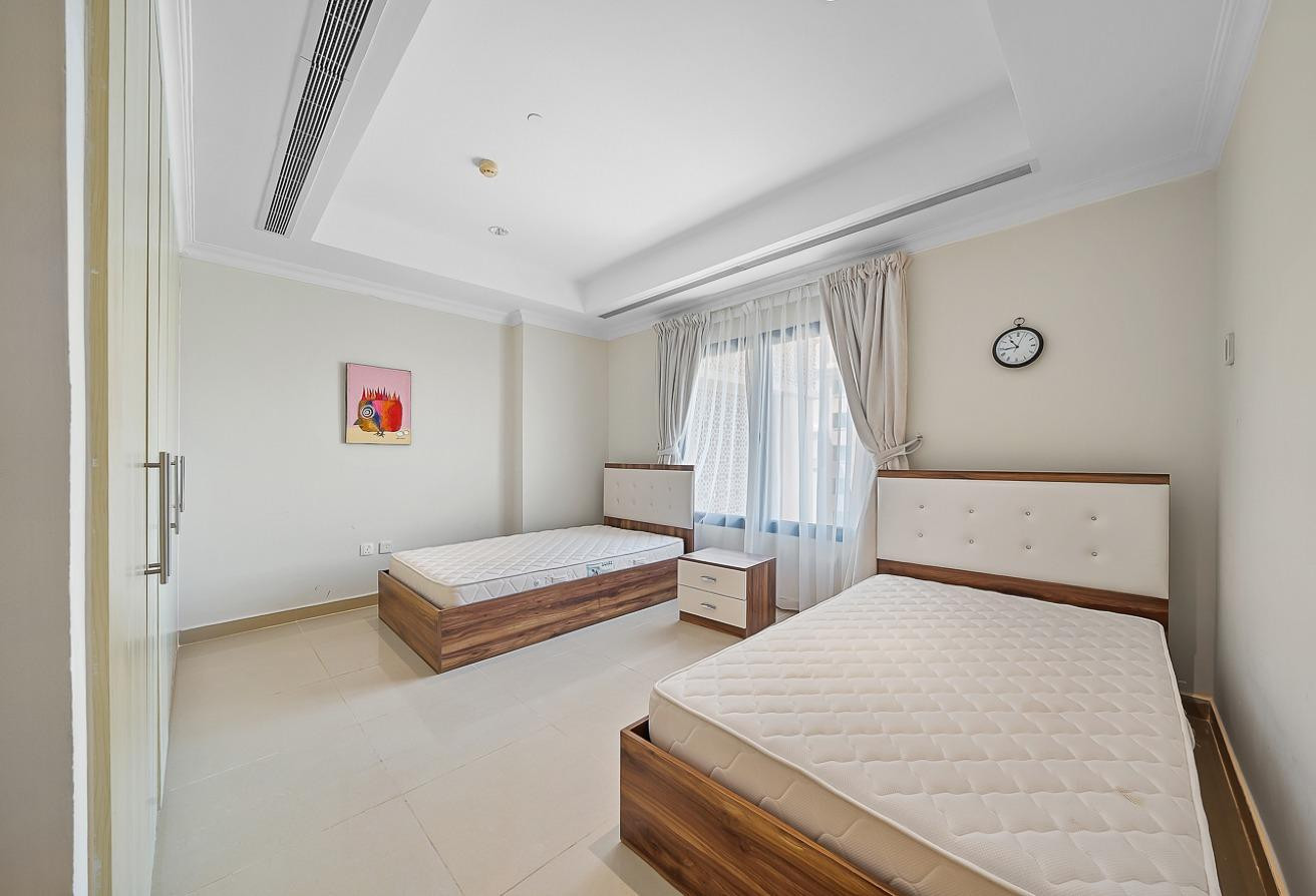 Luxury 2BR+Balcony Open Layout Porto Arabia - Apartment in West Porto Drive