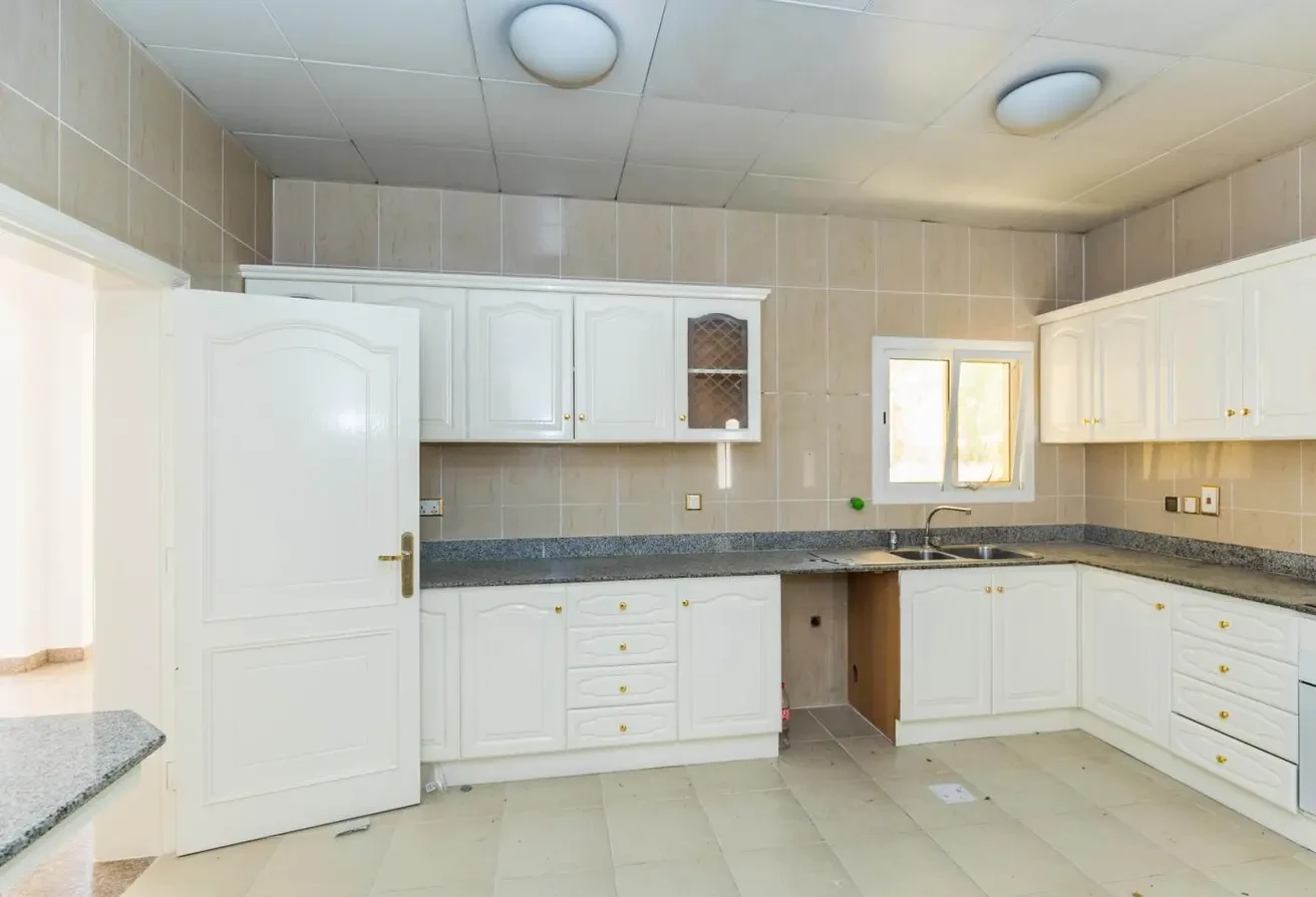 SPACIOUS| 4 BEDROOM | SEMI FURNISHED - Villa in Al Waab