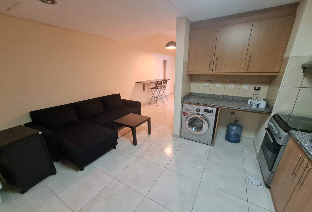 Studio with Balcony | Fox Hills | Bills Included - Apartment in Fox Hills