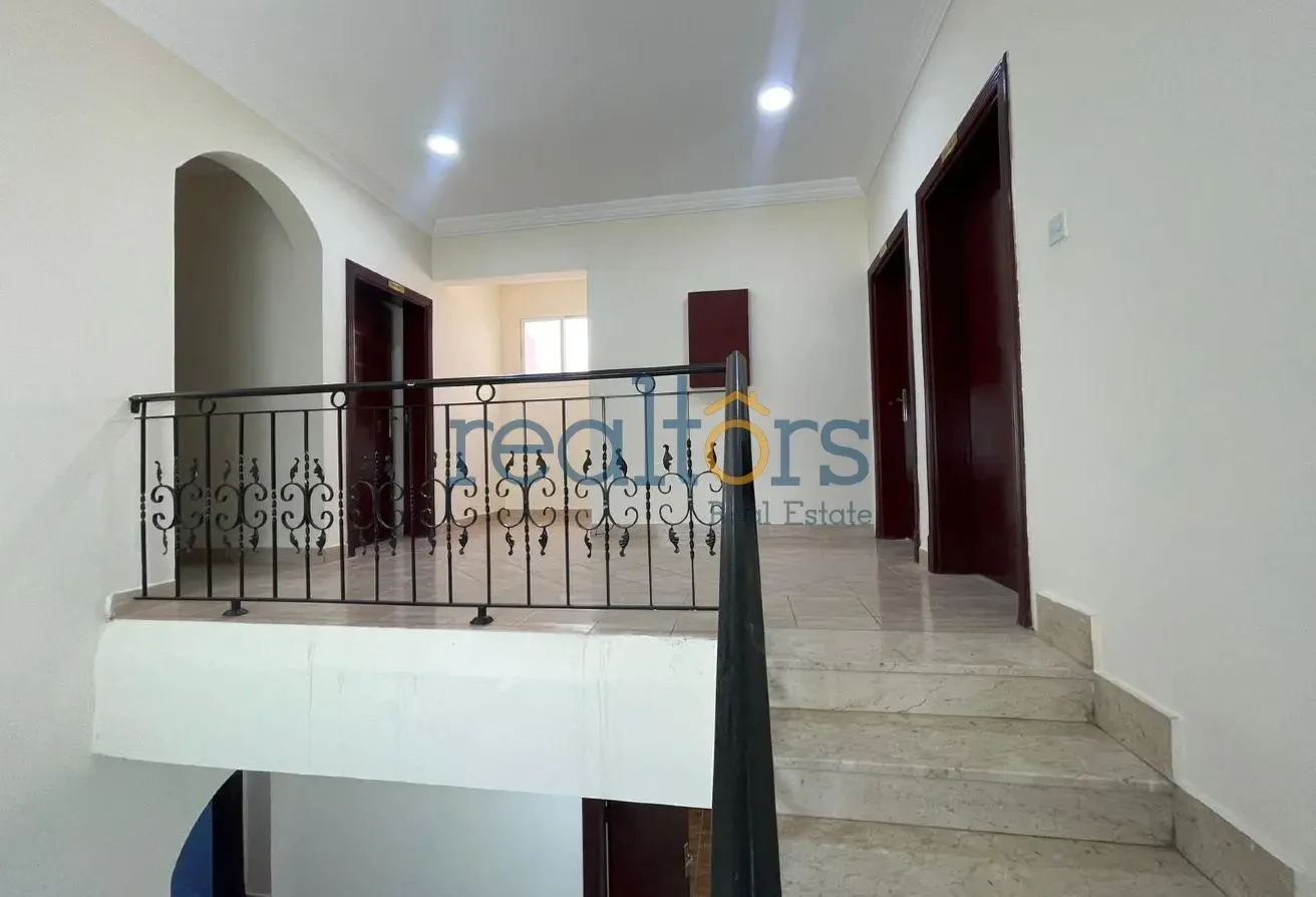 Bacholer accommodation with Ac&#39;s - Compound Villa in Al Hanaa Street