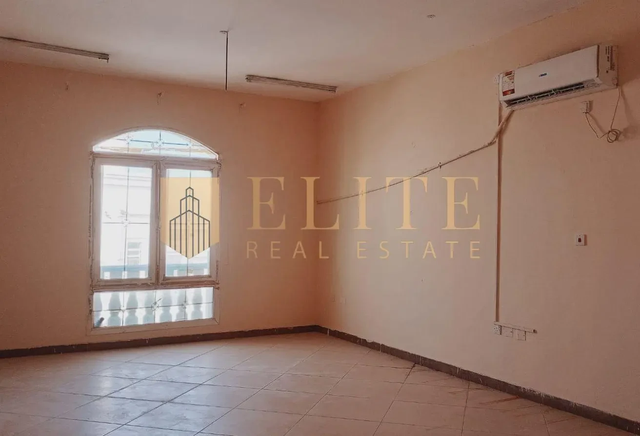 Spacious 6-Bedroom Stand-Alone Villa in Umm Sla - Villa in Umm Salal Ali