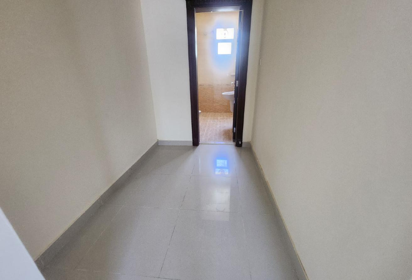 Compound Unfurnished Villa| 06 Bedrooms| For Staff - Compound Villa in Umm Al Seneem Street