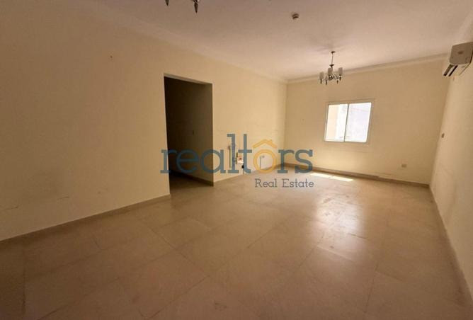 SPACIOUS I UNFURNISHED 3 MASTER BEDROMS APARTMENT