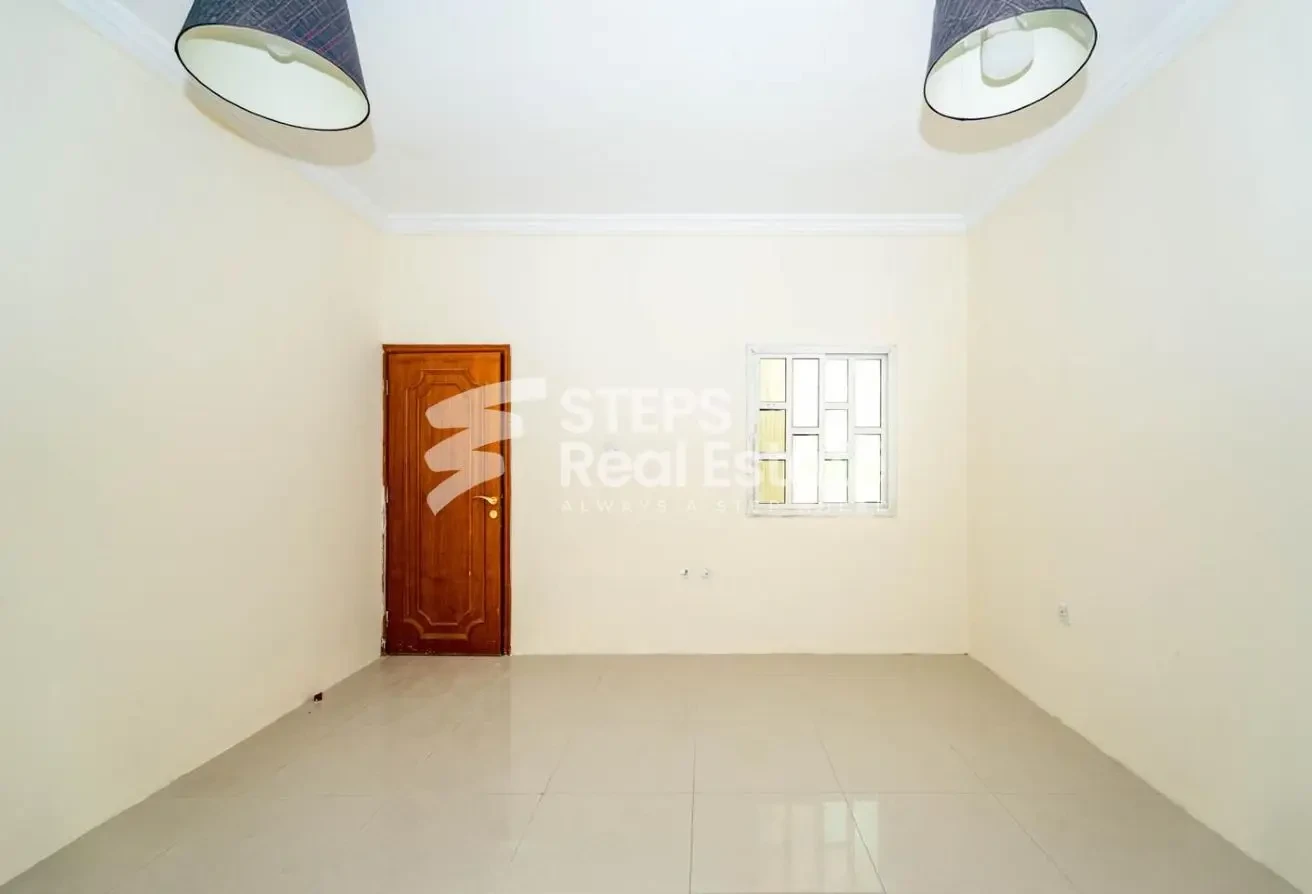 Spacious Villa for Rent with Backyard - Villa in Al Hanaa Street