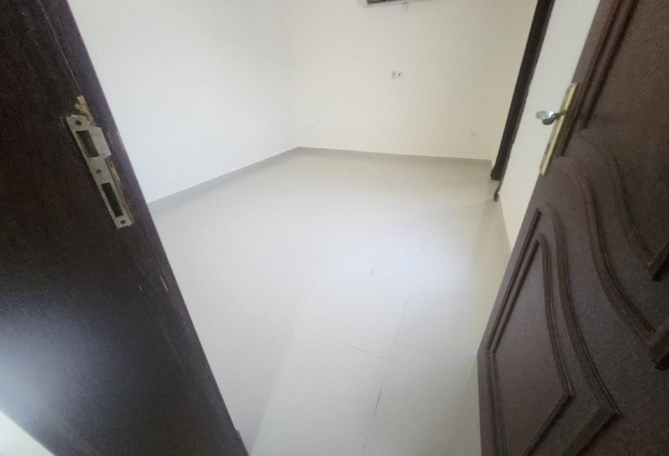 Compound Unfurnished Villa| 06 Bedrooms| For Staff - Compound Villa in Umm Al Seneem Street