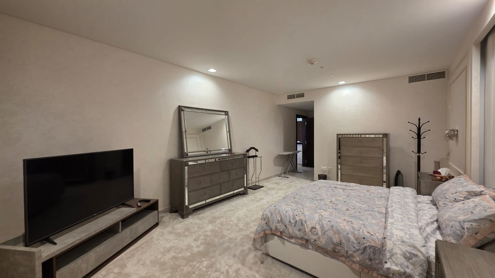 Elegant |1BHK | FF | With Balcony | Sea View - Apartment in Viva West