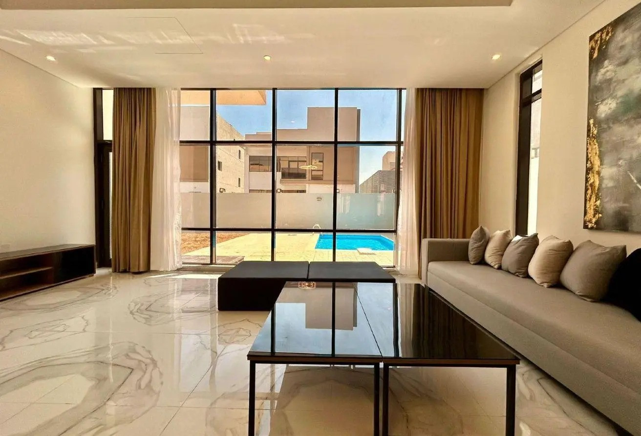 MODERN VILLA / 5 BEDROOMS / PRIVATE POOL