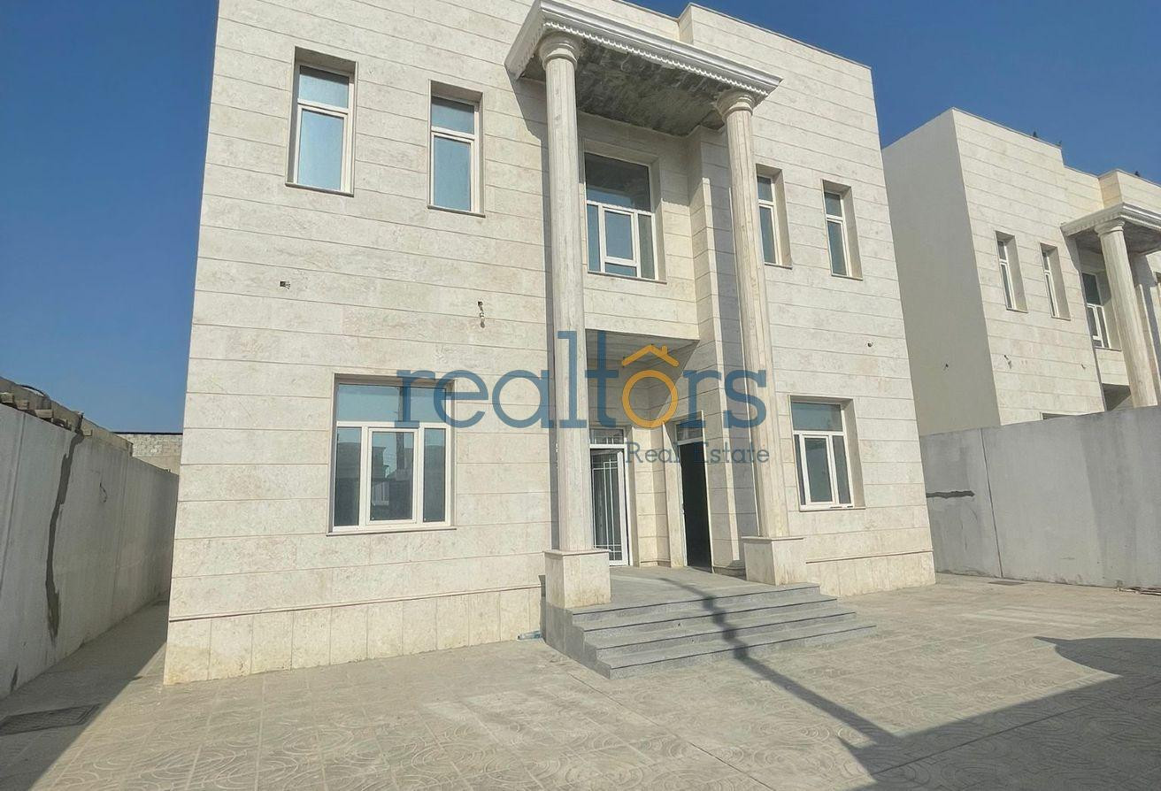 S A Villa Brand New 5-Bed with Maid &amp; Driver Rooms - Villa in Al Khazin Street