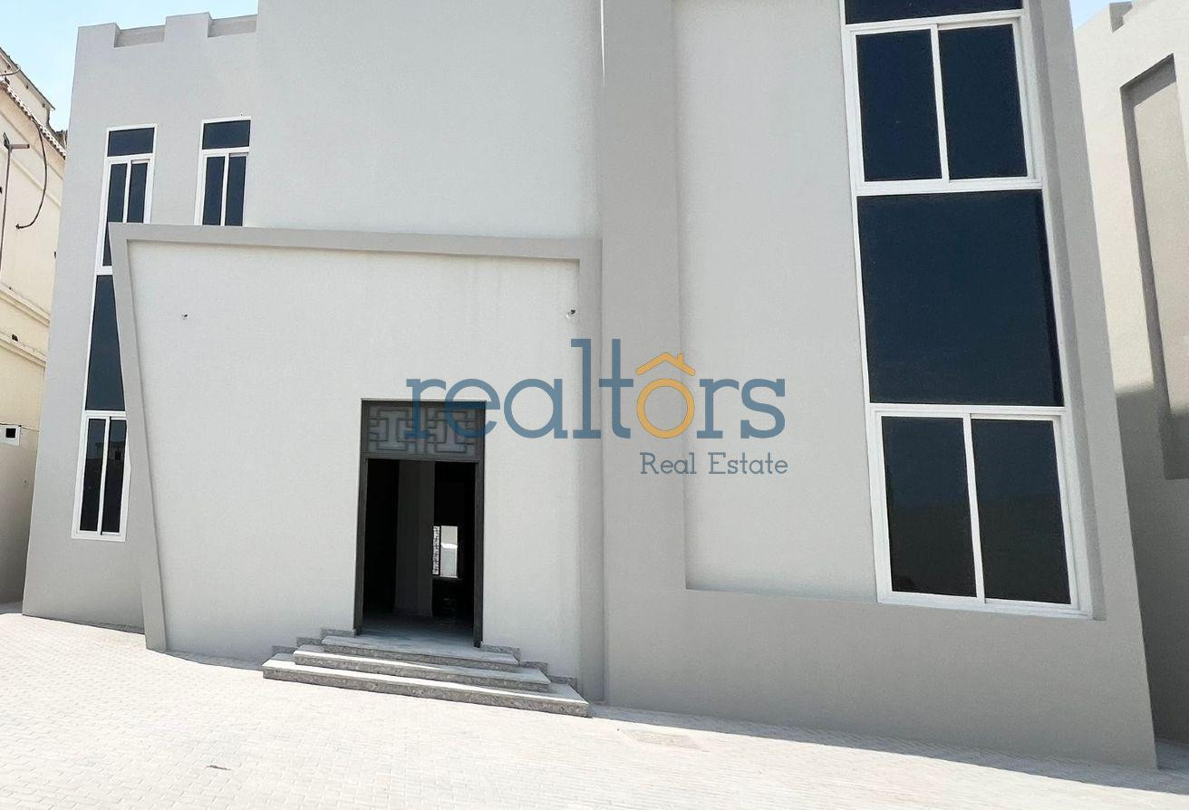 Luxury 11-Bedroom Villa with Elevator | Izghawa - Villa in Izghawa