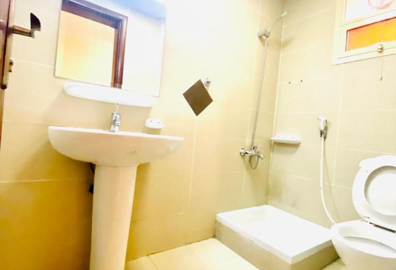 Spacious 3-Bedroom Apartment in Old Airport - Apartment in Old Airport Road
