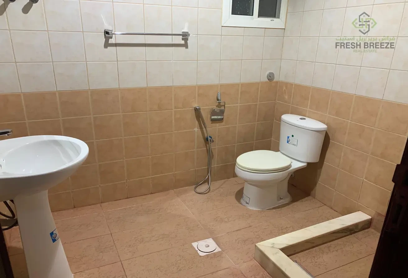 2BR Un-Furnished Apartment For Family - Apartment in Umm Ghuwailina 4
