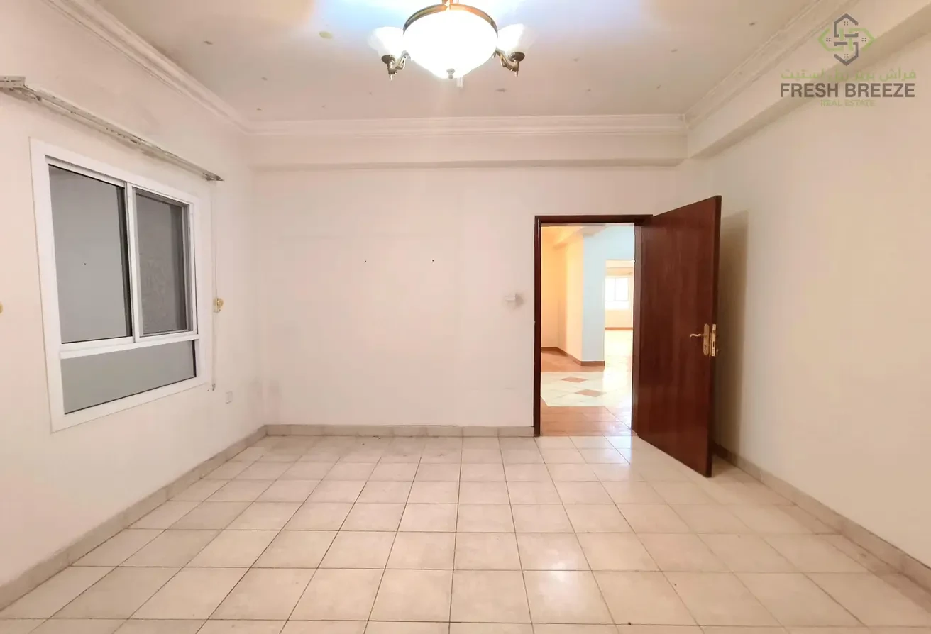 Spacious 3-Bedroom Apartment At Prime Location - Apartment in Umm Ghuwailina 4