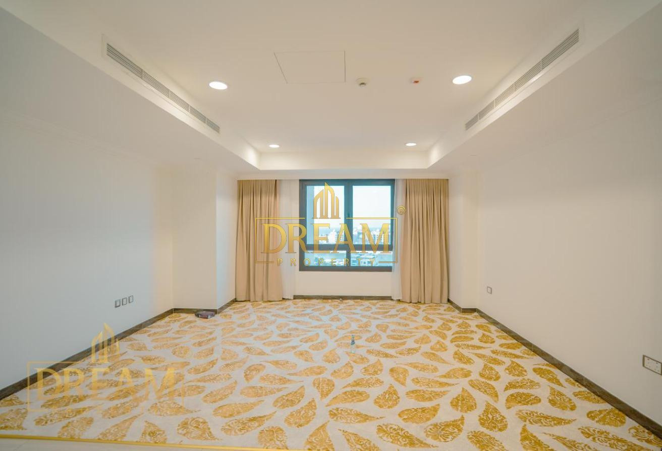 Prime Location 2-Bedroom Apartment | Porto Arabia - Apartment in Marina Gate